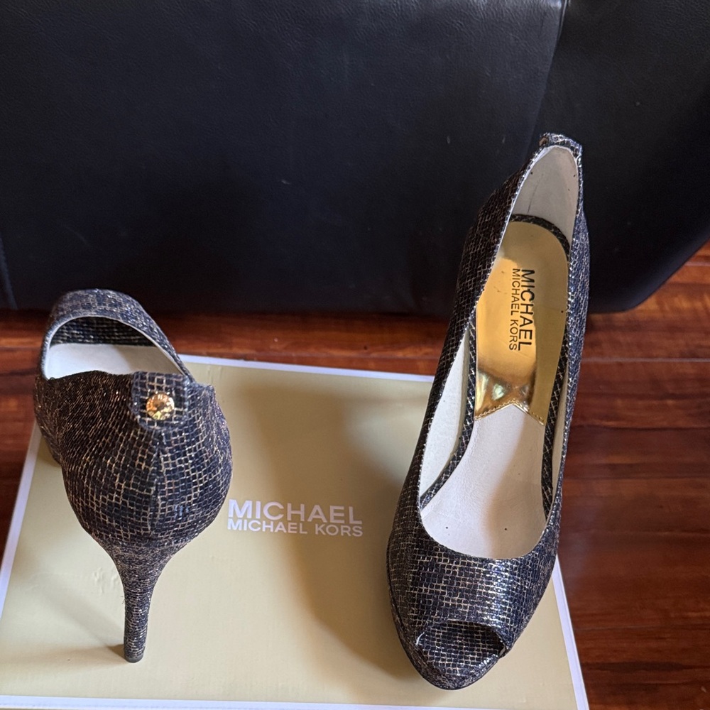 Black and Gold ! Holiday Party Ready